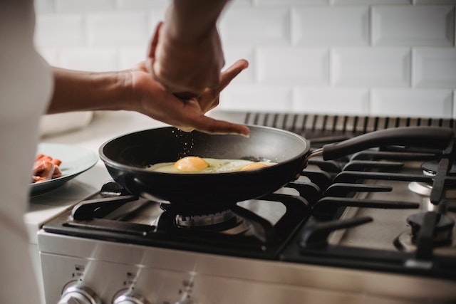 Slow cooking can help in reduction of calories and improve your diet